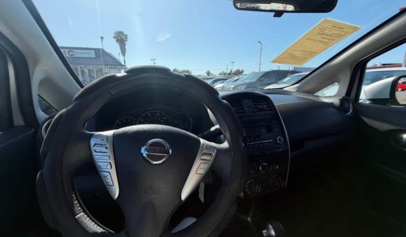 
								2015 Nissan versa full									