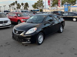 2013 Nissan versa