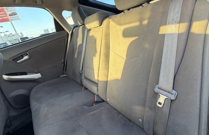 
								2011 Toyota prius full									