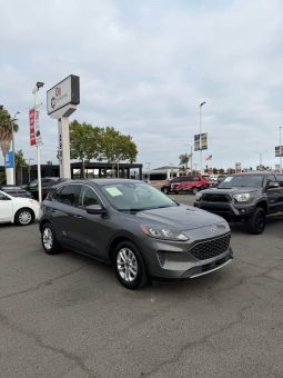 
										2021 Ford escape full									