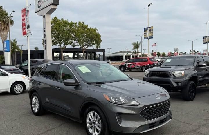 
								2021 Ford escape full									