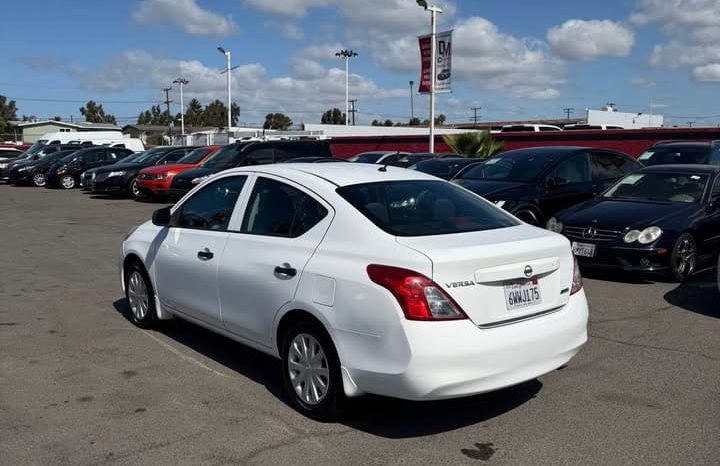 
								2012 Nissan versa full									