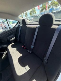 
										2012 Nissan versa full									