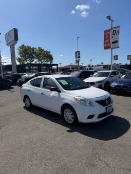 
										2012 Nissan versa full									
