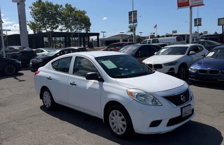 
								2012 Nissan versa full									