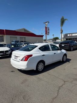 
										2012 Nissan versa full									
