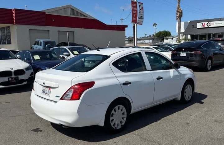 
								2012 Nissan versa full									