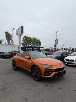 
										2020 Lamborghini urus Sport Utility 4D full									