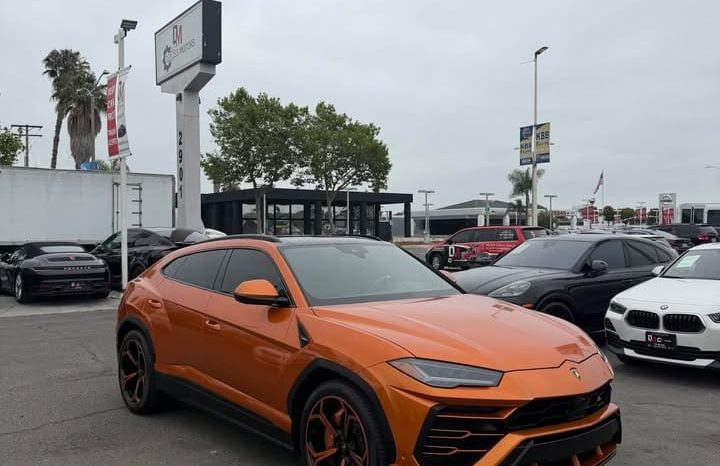 
								2020 Lamborghini urus Sport Utility 4D full									