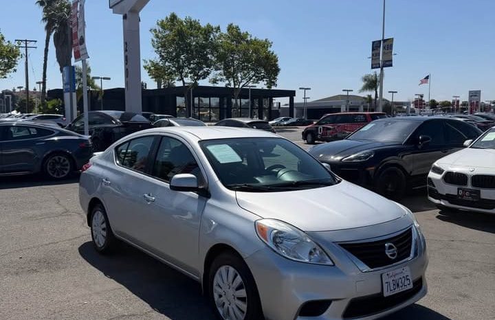 
								2013 Nissan versa full									