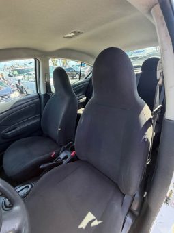 
										2012 Nissan versa full									