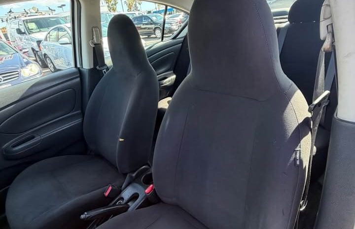 
								2012 Nissan versa full									