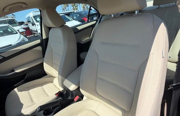 
								2012 Volkswagen jetta full									