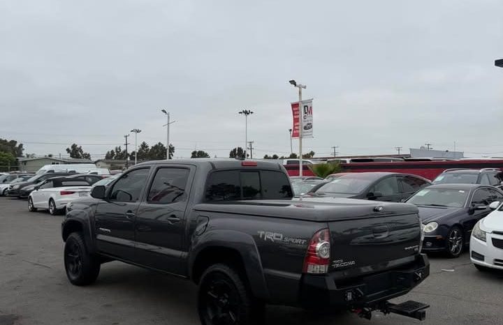 
								2015 Toyota tacoma double cab full									