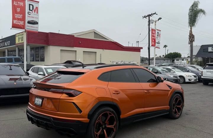 
								2020 Lamborghini urus Sport Utility 4D full									