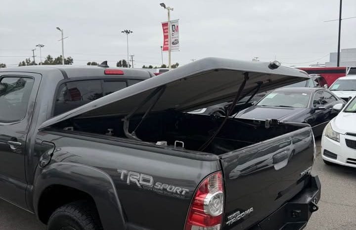 
								2015 Toyota tacoma double cab full									