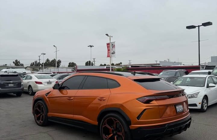 
								2020 Lamborghini urus Sport Utility 4D full									