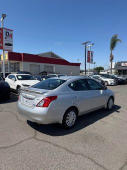 
										2013 Nissan versa full									