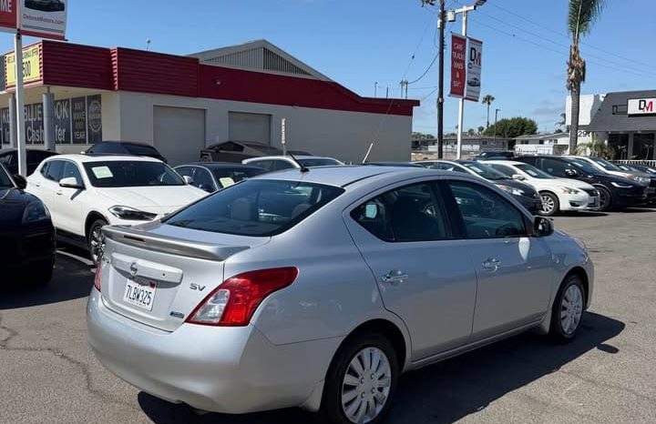 
								2013 Nissan versa full									