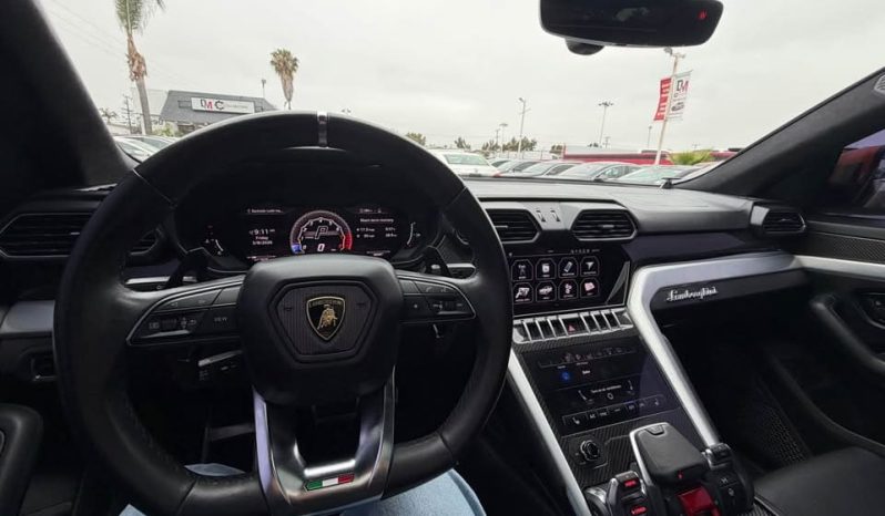 
								2020 Lamborghini urus Sport Utility 4D full									