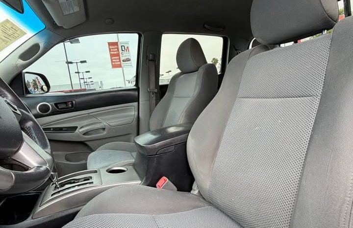 
								2015 Toyota tacoma double cab full									