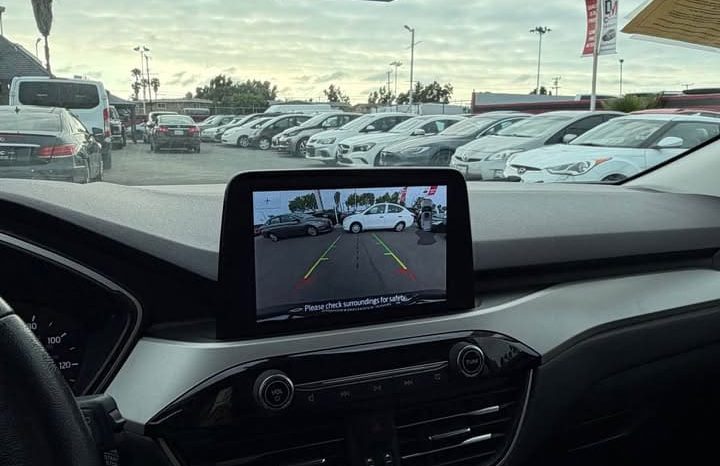 
								2021 Ford escape full									