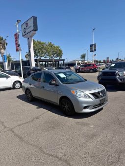 
										2013 Nissan versa full									