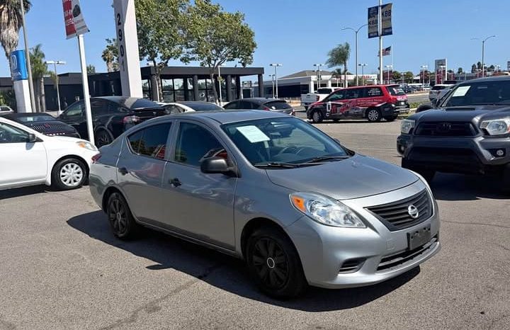 
								2013 Nissan versa full									