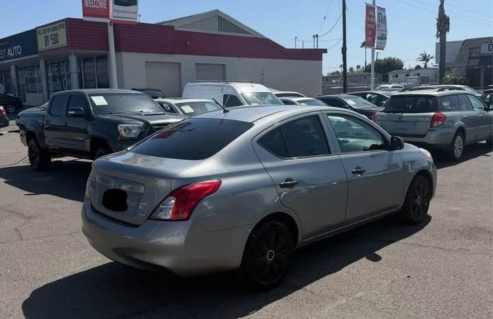 
								2013 Nissan versa full									
