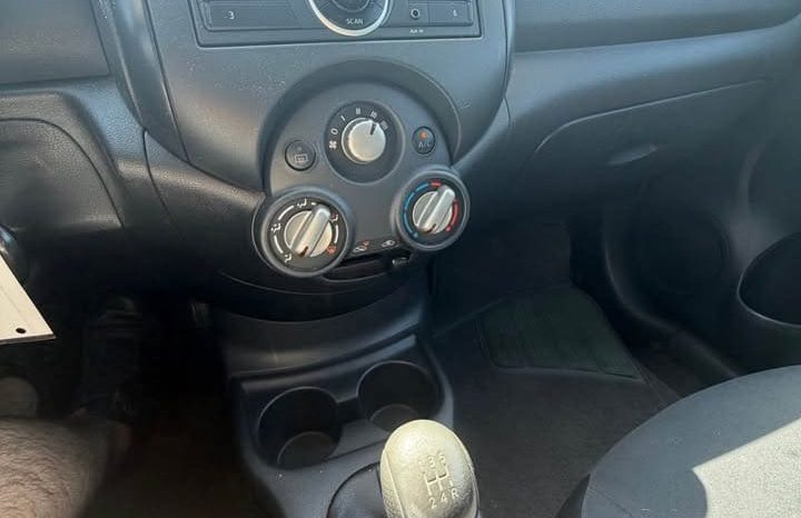 
								2013 Nissan versa full									