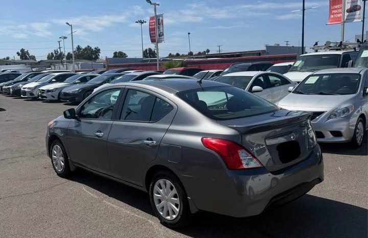 
								2013 Nissan versa full									