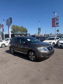 
										2015 Nissan pathfinder Platinum AWD full									