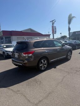 
										2015 Nissan pathfinder Platinum AWD full									