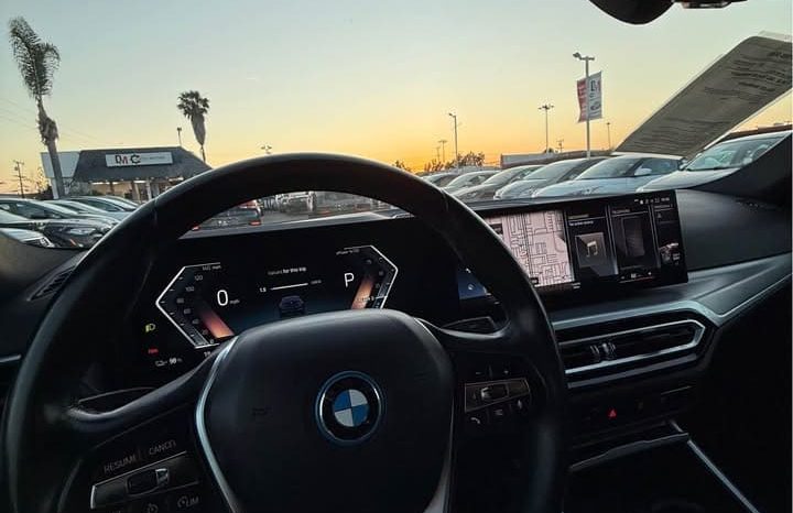 
								2023 BMW i4 full									