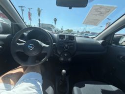 
										2013 Nissan versa full									