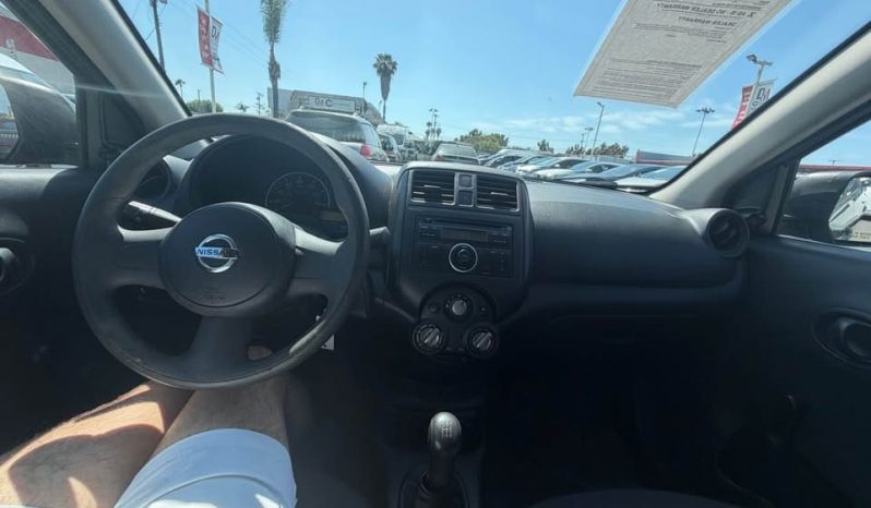 
								2013 Nissan versa full									