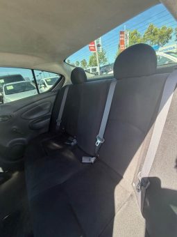 
										2013 Nissan versa full									