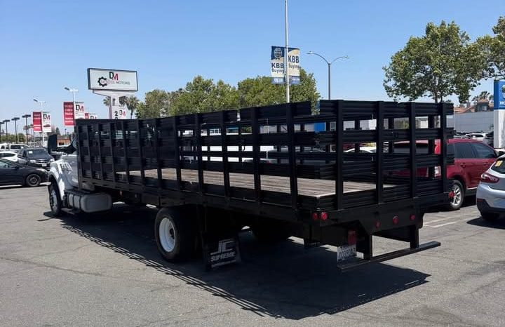 
								2016 Ford F-650. Diesel 24ft full									