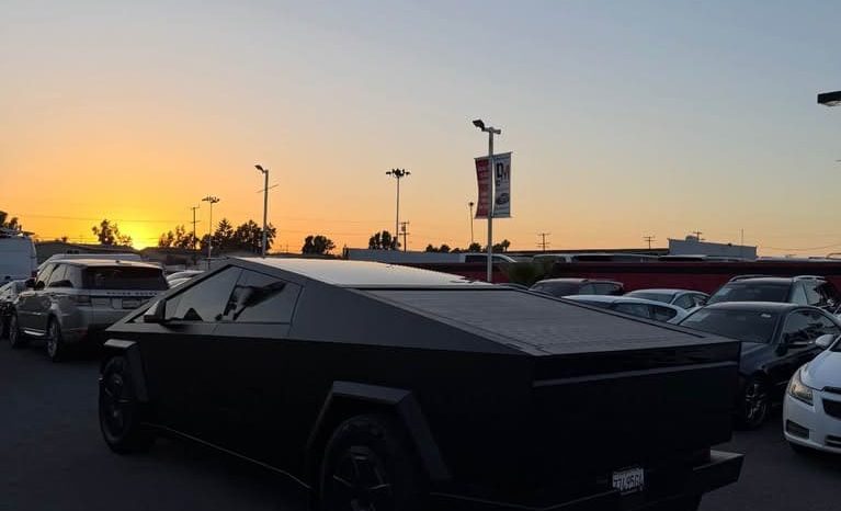 
								2025 Tesla cybertruck full									