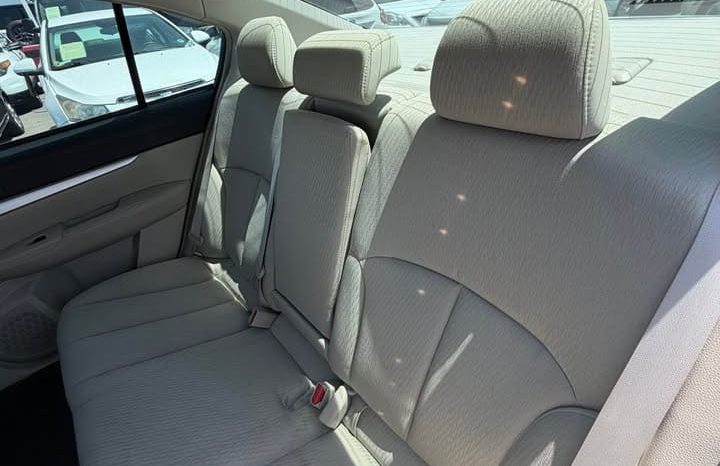 
								2011 Subaru legacy full									