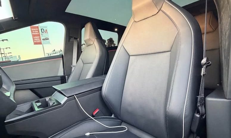 
								2025 Tesla cybertruck full									