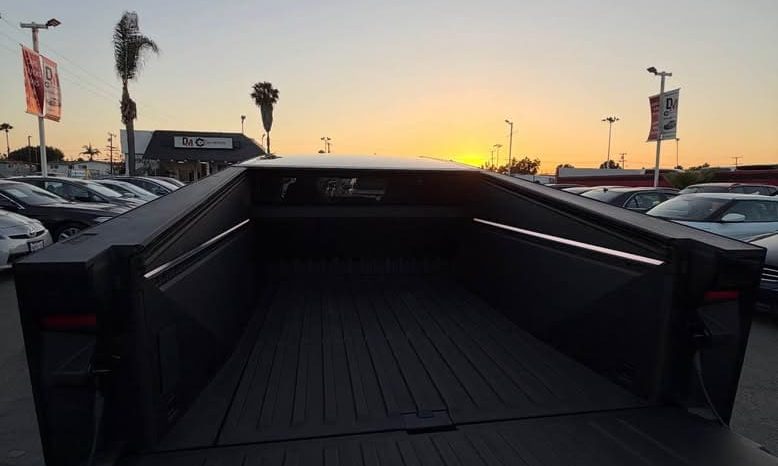 
								2025 Tesla cybertruck full									