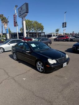 
										2004 Mercedes-Benz c-class C 320 Sedan 4D full									