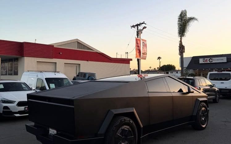 
								2025 Tesla cybertruck full									