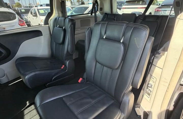 
								2016 Chrysler town & country full									