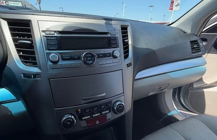 
								2011 Subaru legacy full									