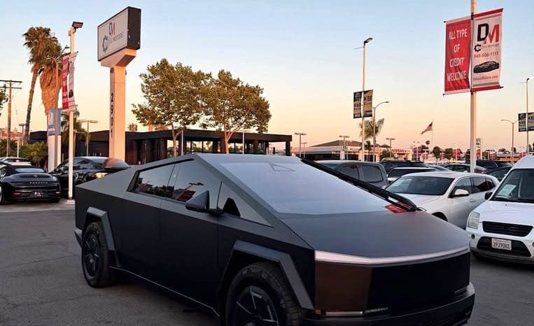 
								2025 Tesla cybertruck full									