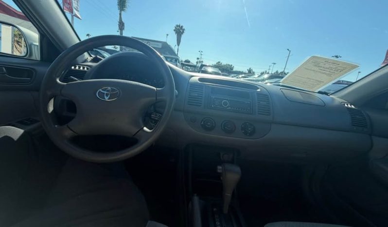 
								2004 Toyota camry full									