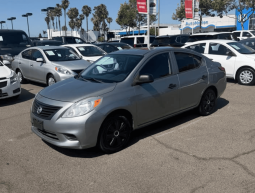 2013 Nissan versa