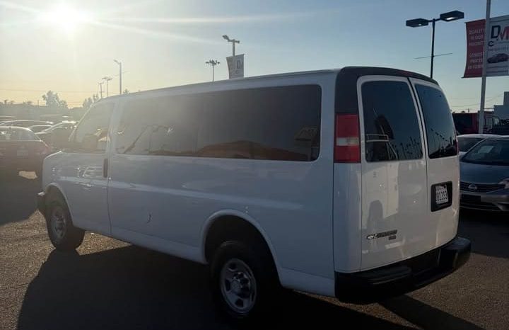 
								2017 Chevrolet express 2500 cargo Regular Van 3D full									
